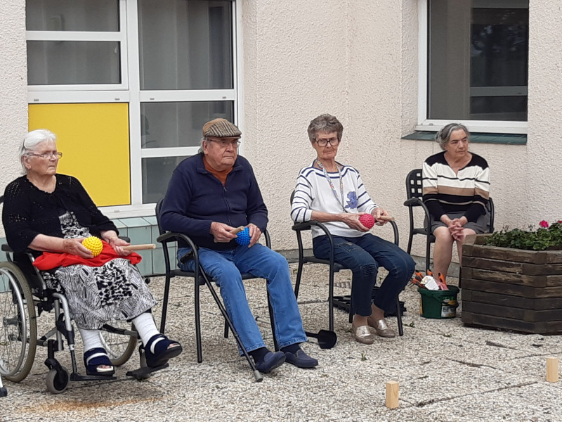 Une petite partie de Boccia sur la terrasse!