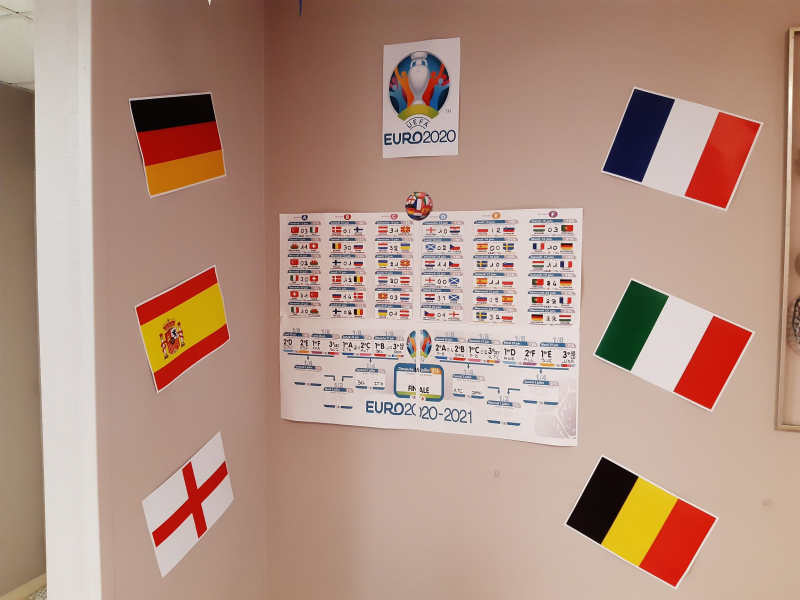 Décoration de la Résidence aux couleurs de la Coupe d'Europe de Foot!